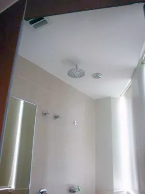 シャワー・トイレ・洗面台一体型