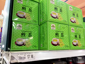 スーパー内には日本のものも豊富です