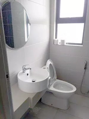 部屋中(2人部屋)専用シャワー・トイレ