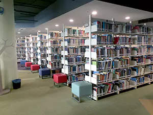 図書館内