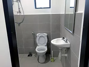 ２階共用シャワー・トイレ３