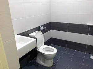 ４人部屋共用シャワー・トイレ