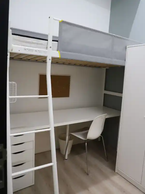 ２人部屋(学習机、ベッド)
