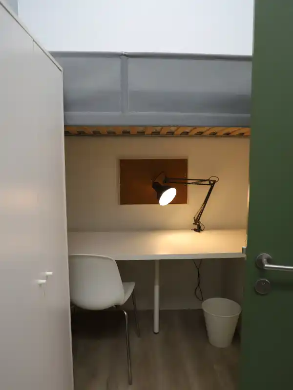 ２人部屋(学習机、ベッド)